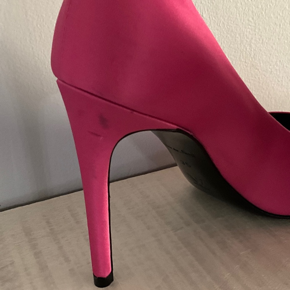 Louis Vuitton Fuchsia Heels with Crystal Logo - Picture 10 of 11
